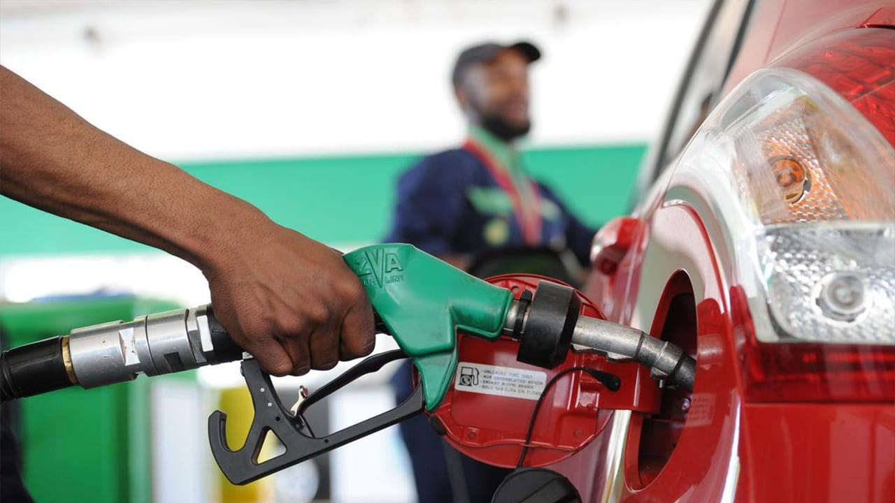 Petrol Price: పెట్రోల్‌ ధరలు తగ్గనున్నాయా..? కారణం ఏంటో తెలుసా..?