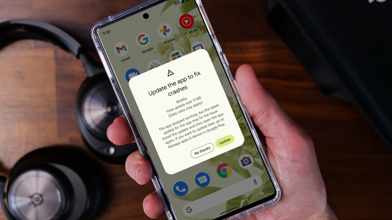 కొన్ని సార్లు మన ఫోన్‌ మన ప్రమేయం లేకుండానే స్విచ్చాఫ్ అవ్వడం, రిస్టార్ట్‌ అవ్వడం జరుగుతుంది. ఇలాంటి సంకేతాలు కూడా మని ఫోన్‌ పాడవుతుందని చెప్పడానికి సూచనలు. కాబట్టి మీ ఫోన్‌ ఇలా క్రాష్ అవుతుంటే వెంటనే దాన్ని మార్చడం మంచింది.