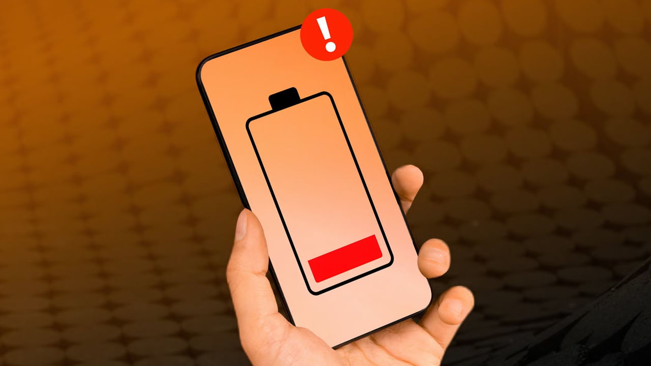 మరొక సంకేతం ఏంటంటే.. కొన్ని సార్లు మనం ఫోన్‌ను ఛార్జింగ్‌ చేసినా అది త్వరగా ఛార్జ్‌ కాదు.. ఫోన్‌ చార్జ్‌ అవ్వడానికి గంటల సమయం తీసుకుంటుంది.. అంతసేపు పెట్టినా 5, 10 శాతం మాత్రమే చార్జ్‌ అవుతుంది. ఇవి కూడా మన ఫోన్‌ లైఫ్ అయిపోయిందని చెప్పడానికి సంకేతాలు. పైన పేర్కొన్న సమస్యలు మీ ఫోన్‌లో ఉంటే.. దాన్ని మార్చడం బెటర్‌.