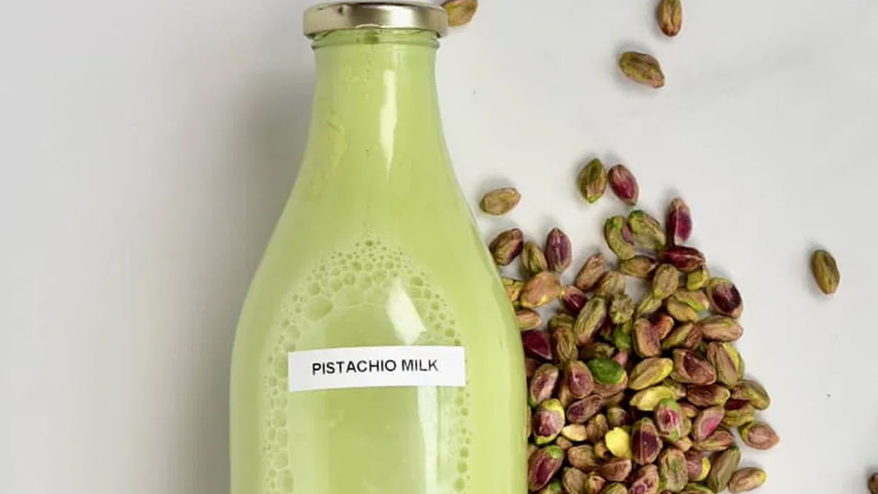 పిస్తాలో పోషకాలు పుష్కలంగా ఉంటాయి. ఇందులో విటమిన్ బి6, ప్రొటీన్, కాల్షియం, ఐరన్ పెద్ద మొత్తంలో లభిస్తాయి. రోజూ పిస్తాపప్పును తీసుకుంటే మధుమేహ వ్యాధిగ్రస్తుల రక్తంలోని షుగర్ లెవెల్స్ నియంత్రణలో ఉండడంతో పాటు అనేక రకాల ఆరోగ్య సమస్యలు కూడా దూరమవుతాయి. పిస్తా పాలతో కలిపి కూడా త్సిసుకోవచ్చు.