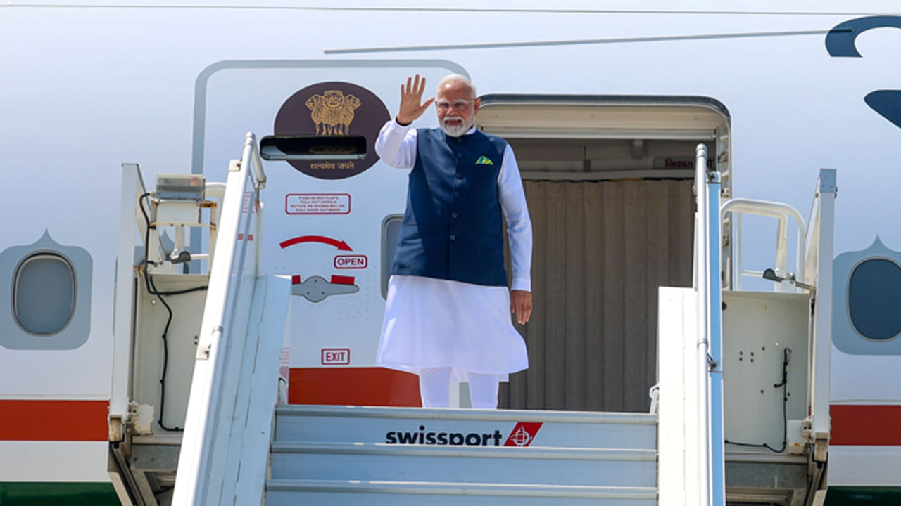 PM Modi China Visit: ఏడేళ్లకు అడుగుపెట్టిన మోదీకి చైనాలో రెడ్ కార్పెట్.. ఒకే వేదికపై ఆ ముగ్గురు..! – Telugu News | PM Modi China Visit: PM lands in Tianjin; to hold meets with Xi Jinping, Putin