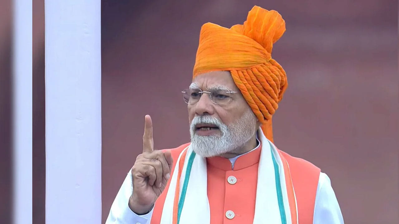 PM Modi: రక్తం, నీరు ఒకే దగ్గర ప్రవహించవు.. అణుబాంబులకు భయపడం.. పాక్కు మోదీ వార్నింగ్..