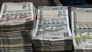 Minimum Balance: వినియోగదారులకు షాకిస్తున్న బ్యాంకులు.. కనీస బ్యాలెన్స్‌ ఏ బ్యాంకులో ఎంత ఉండాలి?