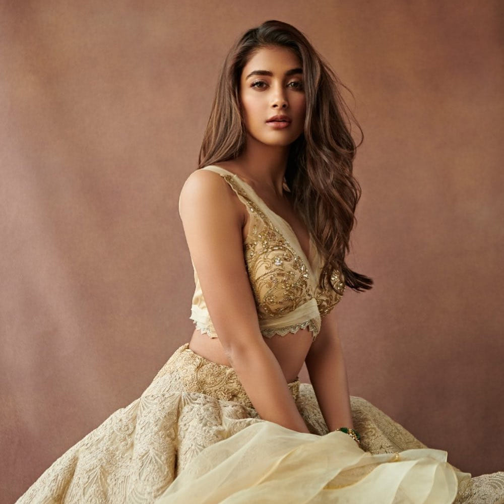 ప్రజెంట్ టాప్‌లో ట్రెండ్ అవుతున్న సౌత్ సాంగ్ మోనికా. కూలీ సినిమాలో పూజ హెగ్డే ఆడి పాడిన ఈ స్పెషల్ సాంగ్‌, అన్ని ప్లాట్‌ ఫామ్స్‌లో దుమ్ము రేపుతోంది. ఈ పాటలో టాప్ స్టార్స్ ఎవరు కనిపించకపోయినా.. కేవలం పూజ క్రేజ్‌తోనే ట్రెండింగ్‌లో ఉంది ఈ సాంగ్‌.