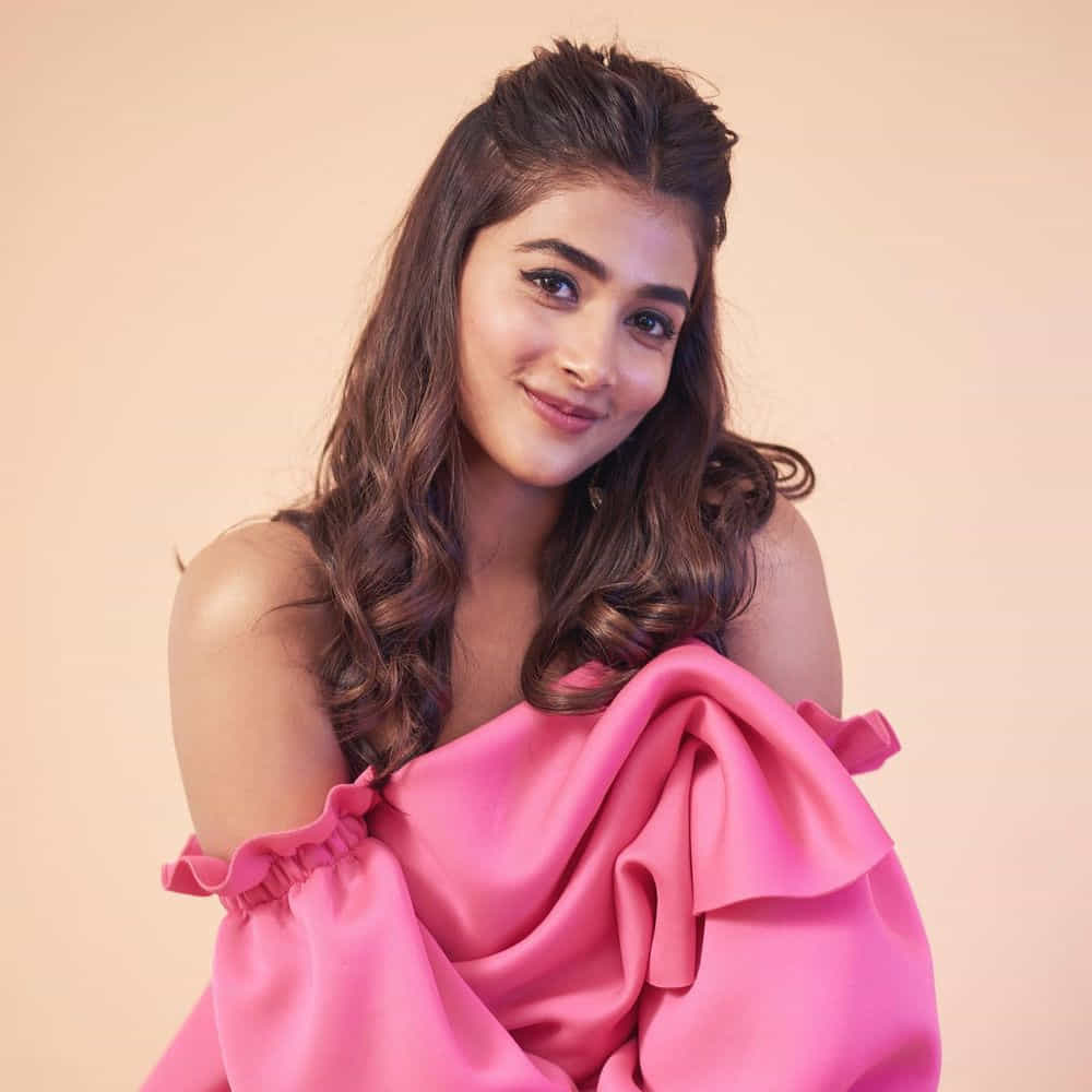 షూటింగ్ ఎక్స్పీరియన్స్, అవుట్పుట్ చూశాక ఈ సాంగ్ ఇంతపెద్ద సక్సెస్ అవుతుందని ముందే ఫిక్స్ అయ్యామన్నారు బుట్టబొమ్మ.అయితే రీసెంట్గా పూజ నటించిన మరో పాట కూడా అదే రేంజ్లో ట్రెండ్ అయ్యింది.
