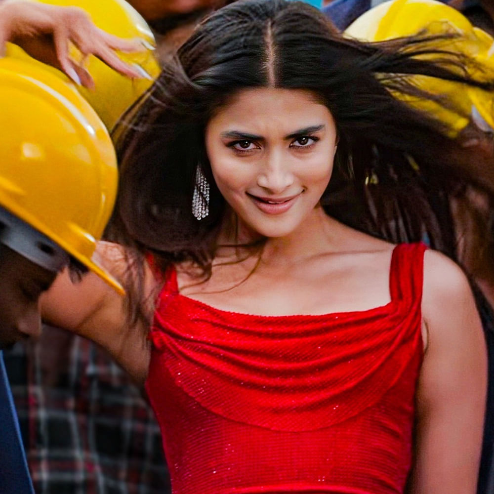 వీటితో కమ్ బ్యాక్ ఇచ్చేందుకు ప్రయత్నాలు చేస్తున్నారు. హిందీలోనూ ఆఫర్స్ పర్లేదు. తెలుగులో ఒక్కటంటే ఒకే సినిమా చేతిలో ఉంది.. మరో రెండు చర్చల దశలో ఉన్నాయి. అందులో ఒకటిప్పుడు ఫైనల్ అయ్యేలా కనిపిస్తుంది.