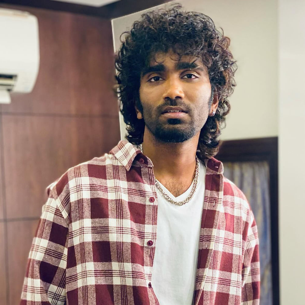 ప్రదీప్ రంగనాథన్‌కు ఇప్పుడు తెలుగు, తమిళం నుంచి ఆఫర్స్ వరసగా వస్తున్నాయి. విఘ్నేష్ శివన్ దర్శకత్వంలో LIK సినిమాలో నటిస్తున్నారు. లవ్ ఇన్స్యూరెన్స్ కంపెనీ ఫుల్ నేమ్. 