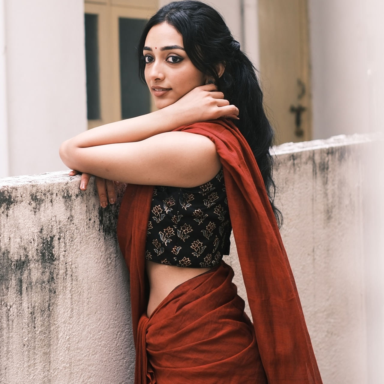 ప్రస్తుతం టాలీవుడ్ ఇండస్ట్రీలో మారుమోగుతున్న పేరు ప్రీతి ముకుందన్. ఓం భీమ్ బుష్ సినిమాతో తెలుగు తెరకు పరిచయమైన ఈ వయ్యారి.. ఫస్ట్ మూవీతోనే బ్లాక్ బస్టర్ హిట్ అందుకుంది. దీంతో ఈ అమ్మాడికి తెలుగులో మంచి క్రేజ్ వచ్చేసింది.