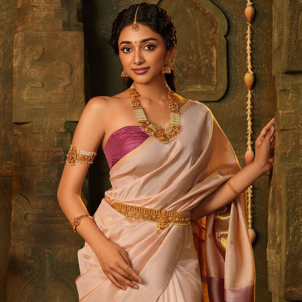 తాజాగా మలయాళంలో వరుస అవకాశాలు అందుకుంటుంది. తాజాగా హృదు హరూన్ హీరోగా నటిస్తున్న మైనే ప్యార్ కియా అనే చిత్రంలోనూ ఈ బ్యూటీని ఎంపిక చేసినట్లు తెలుస్తోంది. ప్రస్తుతం ఈ మూవీ ప్రమోషన్స్ జరుగుతున్నాయి.