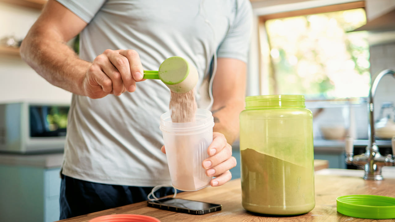 సరైన సమాచారం లేకుండా ఏ రకమైన ప్రోటీన్ పౌడర్ తీసుకోవద్దు. మీ శరీర రకం, లక్ష్యాలను అర్థం చేసుకున్న తర్వాత ప్రోటీన్ పౌడర్ను ఎంచుకోండి.