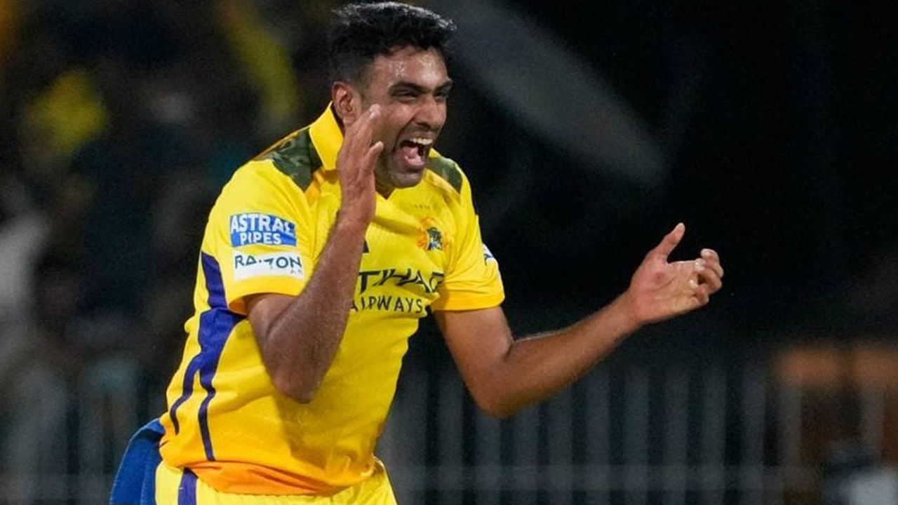 టీమిండియా మాజీ క్రికెటర్ రవిచంద్రన్ అశ్విన్ ఇప్పటివరకు 221 మ్యాచ్‌లు ఆడాడు. అందులో అతను 187 వికెట్లు పడగొట్టాడు. దీంతో పాటు, అతను బ్యాటింగ్‌తో కూడా బాగా రాణించాడు. అతను 221 మ్యాచ్‌ల్లో 98 ఇన్నింగ్స్‌లలో 13.01 సగటుతో 833 పరుగులు చేశాడు. ఇందులో ఒక హాఫ్ సెంచరీ కూడా ఉంది. అంతర్జాతీయ క్రికెట్‌లో అశ్విన్ ప్రదర్శన అద్భుతంగా ఉంది. ముఖ్యంగా టెస్ట్ క్రికెట్‌లో, అనిల్ కుంబ్లే తర్వాత అత్యధిక వికెట్లు తీసిన రెండవ భారతీయుడు అతను.