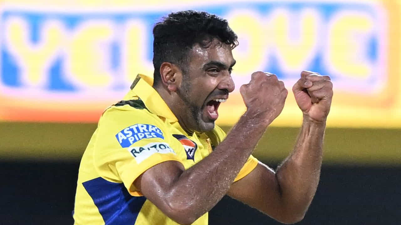 ఈ లీగ్లో అతను చెన్నై సూపర్ కింగ్స్ తరపున అత్యధికంగా ఆడాడు. దీంతో పాటు, అతను రైజింగ్ పూణే సూపర్ జెయింట్స్, పంజాబ్ కింగ్స్, ఢిల్లీ క్యాపిటల్స్, రాజస్థాన్ రాయల్స్ తరపున కూడా ఆడాడు. 2022 నుంచి 2024 వరకు రాజస్థాన్ రాయల్స్ అతన్ని రూ.5 కోట్లకు నిలుపుకుంది. రవిచంద్రన్ అశ్విన్ మొత్తం నికర విలువ దాదాపు రూ.132 కోట్లు. ఐపీఎల్లో అశ్విన్ ప్రయాణం చాలా అద్భుతంగా ఉంది.