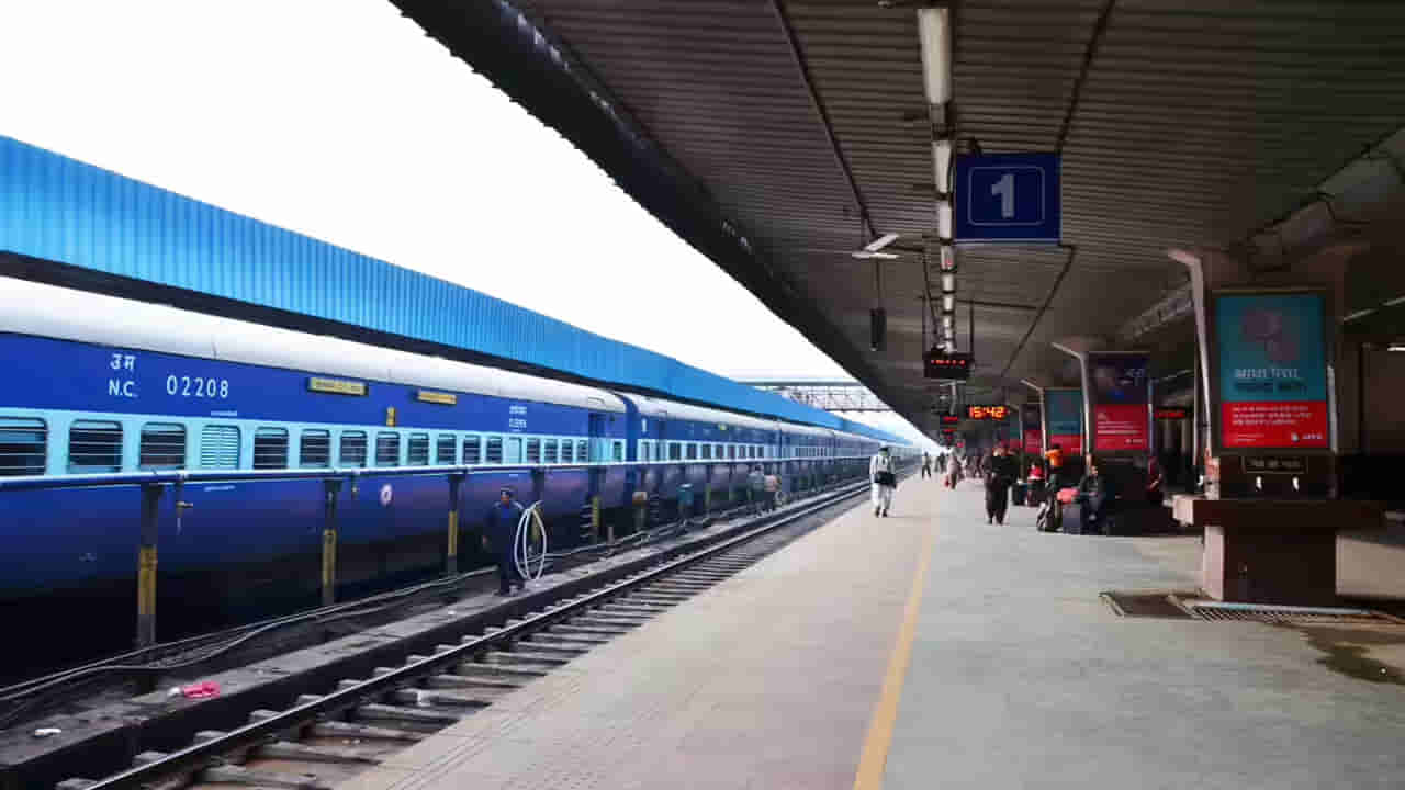 Indian Railways: రైల్వే కీలక నిర్ణయం.. టికెట్ ఉంటేనే స్టేషన్లోకి అనుమతి.. ఈ స్టేషన్ నుంచి ట్రయల్