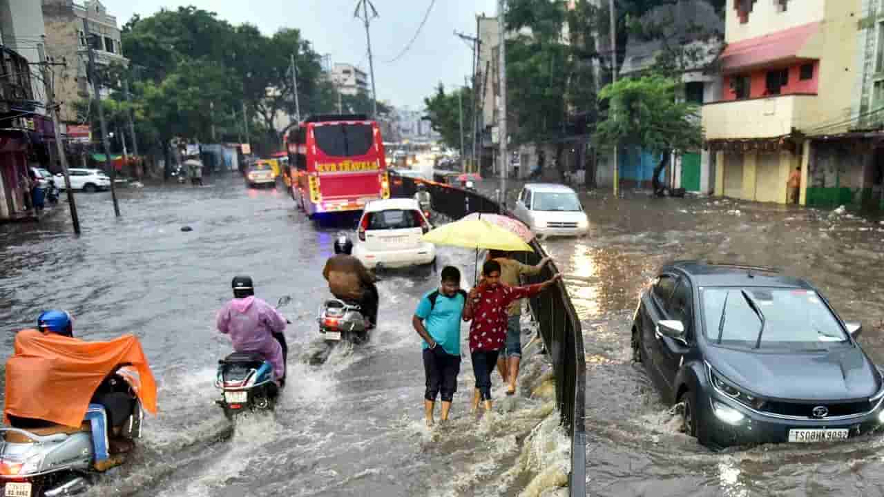 Rain Alert: బంగాళాఖాతంలో అల్పపీడనం.. ఏపీ, తెలంగాణలో భారీ వర్షాలు.. ఉద్యోగులకు కీలక అలర్ట్‌!