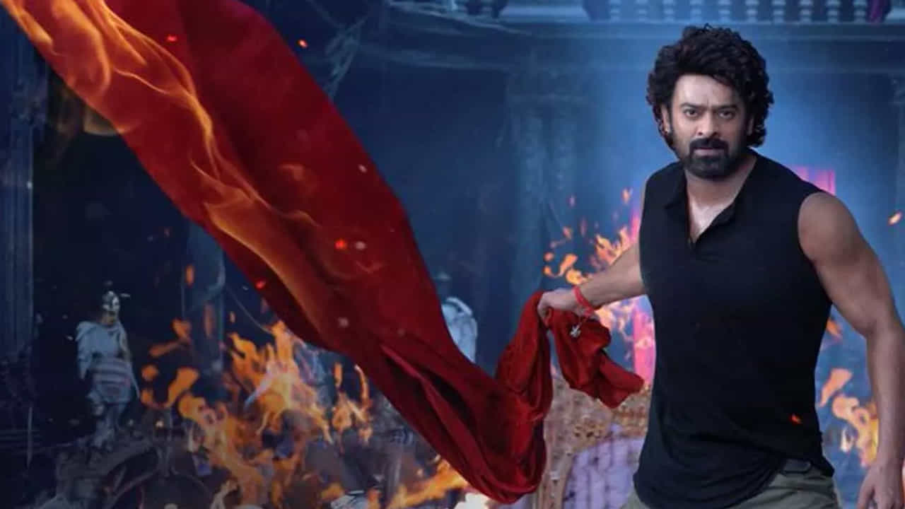 ఇప్పటికైతే ముందిచ్చిన మాట మీదే ఉన్నారు మేకర్స్. డిసెంబర్‌లో కనిపించడం, కలవడం, కలబడటం పక్కా అనే మాట మీదే ఉన్నారు. వీయఫ్‌ యక్స్ మీద బేస్‌ అయిన సినిమా కాబట్టి, తరచూ రూమర్లయితే వినిపిస్తున్నాయి. వాటి సంగతి పక్కన పెడితే.. లాస్ట్ ఇయర్‌ పుష్పను మించే కలెక్షన్లు  కావాలని కోరుకుంటున్నారు ఫ్యాన్స్.