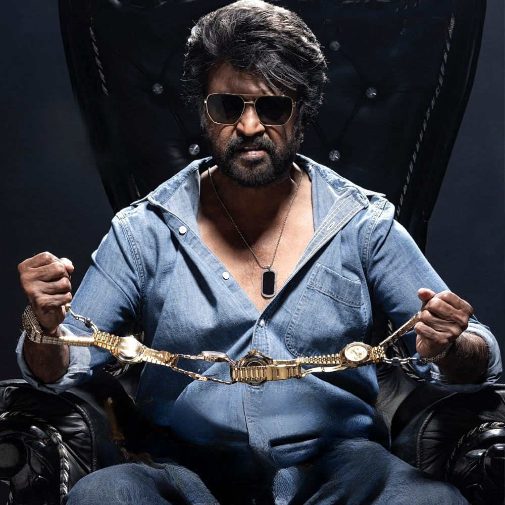 సూపర్ స్టార్ రజినీకాంత్ తాజాగా కూలీ సినిమాతో ప్రేక్షకుల ముందుకు వచ్చారు. లోకేష్ కనగరాజ్ దర్శకత్వంలో తెరకెక్కిన ఈ సినిమా మంచి టాక్ తో దూసుకుపోతుంది. భారీ స్టార్ కాస్ట్ తో తెరకెక్కిన కూలీ సినిమా లో నాగార్జున, ఉపేంద్ర, అమీర్ ఖాన్, సౌబిన్ తదితరులు నటించారు. 