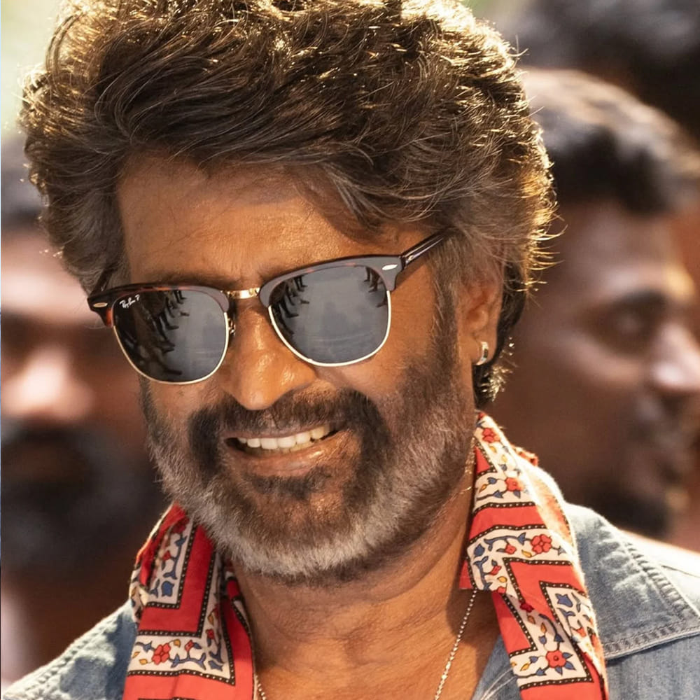 ఈ ప్రక్రియ జీర్ణక్రియను మెరుగుపరచడంలో సహాయపడుతుంది. అంతేకాదు.. రజినీ మద్యం, సిగరెట్స్ అస్సలు ముట్టుకోరు. మంచి ఆరోగ్యం కేవలం శరీరానికి సంబంధించినది కాదని, మనస్సు, సంబంధాలకు కూడా సంబంధించినదని ఆయన నమ్ముతాడు.