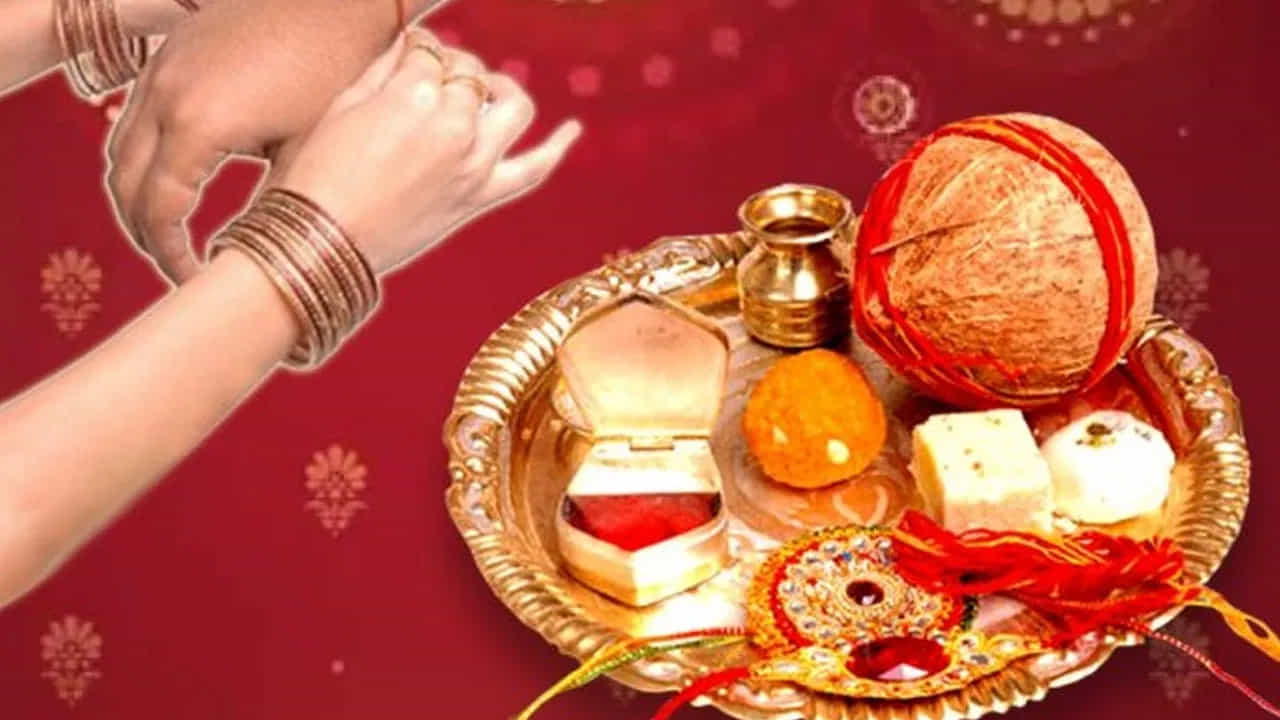 కానీ దీనిని పితృపక్షం ప్రారంభానికి ముందు తీసి వేయాలంట. ఇది చాలా ప్రవితమైనది కాబట్టి దీనిని తీసినప్పుడు నీటిలో పడివేయడం మంచిదంట. అయితే కొందరు దీనిని ఎక్కువ రోజులు ఉంచుకుంటారు. కానీ ఇది దారం లాంటిది కాబట్టి,ధూళి వలన బ్యాక్టీరియా ఫామ్ అవుద్దీ అందుకే శుభ్రంగా ఉన్నన్ని రోజులు ఉంచుకోవడం మంచిదంట.