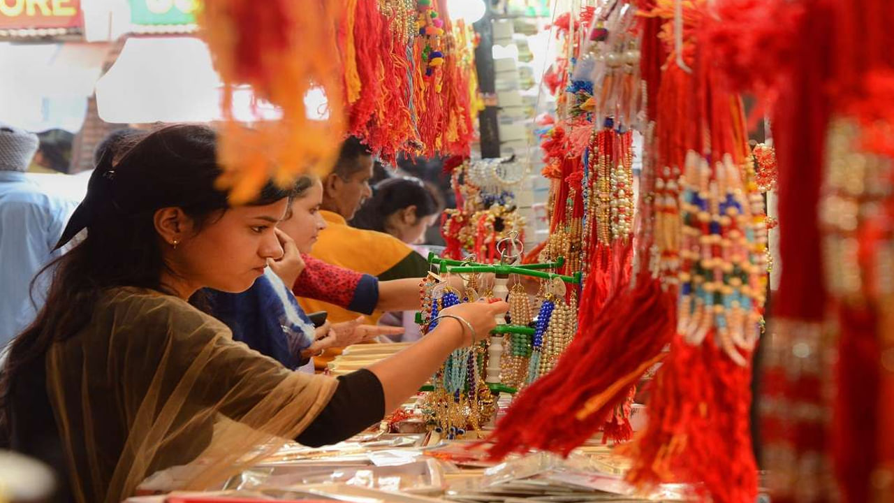 హర్యానా ప్రజలకు హర్యానా ప్రభుత్వం తీపి కబురును అందించింది. రాఖీ పౌర్ణమి సందర్భంగా సీఎం నయాబ్ సింగ్ సైనీ ఒక్క రోజు మహిళలకు , పిల్లలకు ఉచిత బస్సు ప్రయాణ సౌకర్యాన్ని కల్పించారు. ఆగస్టు 8 మధ్యాహ్నం నుంచి ఆగస్టు 9 రాత్రి వరకు 15 ఏళ్లలోపు పిల్లలకు మహిళలకు, ఉచిత బస్సు ప్రయాణం అందించనున్నట్లు అక్కడి గవర్నమెంట్ పేర్కొంది