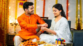 ఇవి ట్రెండ్ సెట్టర్ రాఖీలు.. మీ సోదరులకు కడితే వావ్ సూపర్ అంటారు ఇవి ట్రెండ్ సెట్టర్ రాఖీలు.. మీ సోదరులకు కడితే వావ్ సూపర్ అంటారు