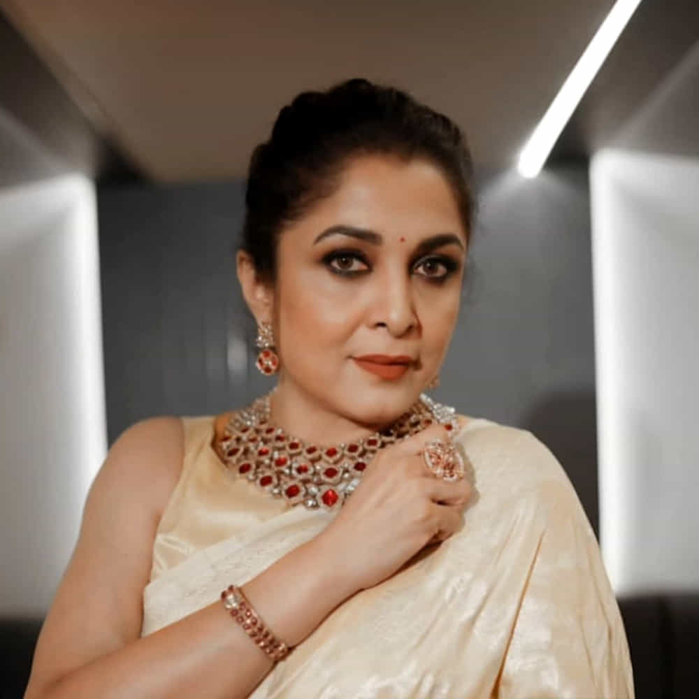 కేవలం రమ్యకృష్ణను చూడటానికే సినిమాకు వెళ్లేవారు కూడా ఉన్నారు.ఇదిలా ఉంటే రమ్యకృష్ణ ఓ సినిమాలో ఓ సన్నివేశాని చేయడానికి అస్సలు ఒప్పుకోలేదట.. ఆ సీన్ చేయలేక కన్నీళ్లు కూడా పెట్టుకుందట.. అయినా సరే దర్శకుడు ఒప్పుకోలేదట.. చివరకు తప్పక ఆ సీన్ చేసిందట రమ్యకృష్ణ. 