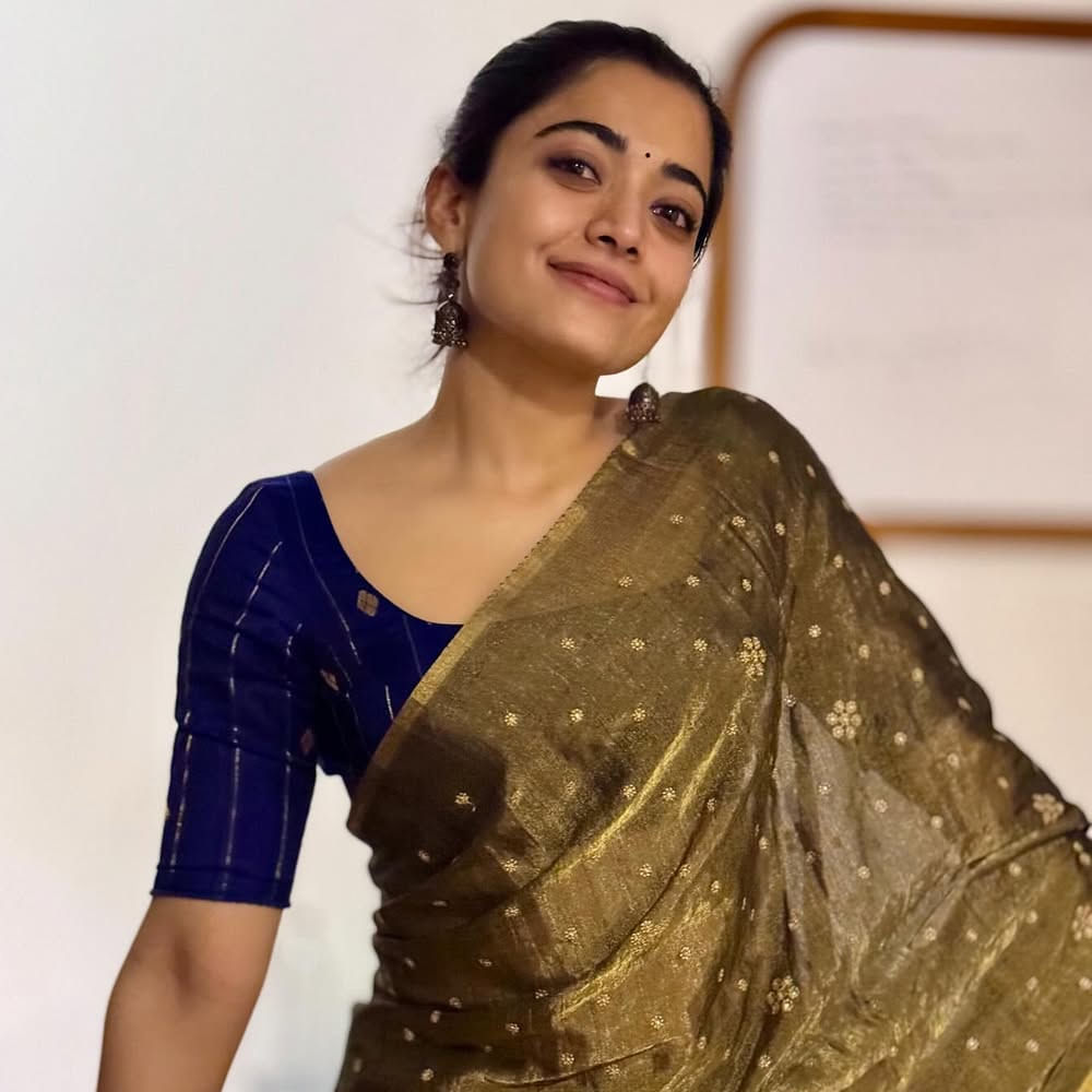 ఇప్పుడు భారీ బడ్జెట్ చిత్రాలతో బిజీగా ఉంది ఈ అమ్మడు. నివేదికల ప్రకారం ఇప్పుడు రష్మిక ఆస్తులు రూ.50 కోట్ల వరకు ఉంటుందని సమాచారం. ఇప్పుడు ఒక్కో సినిమాకు రూ.5 నుంచి రూ.10 కోట్ల వరకు పారితోషికం తీసుకుంటుంది.