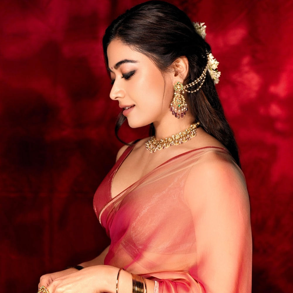 ఇటీవలే ఛావా, కుబేర చిత్రాలతో హిట్స్ అందుకున్న ఈ అమ్మడు.. రెయిన్ బో, గర్ల్ ఫ్రెండ్ చిత్రాల్లో నటిస్తుంది. ఇటీవలే మైసా సినిమా షూటింగ్ స్టార్ట్ చేసింది. రష్మిక వద్ద రేంజ్ రోవర్ స్పోర్ట్, ఆడి క్యూ3, మెర్సిడెస్ బెంజ్ సి-క్లాస్, టయోటా ఇన్నోవా, హ్యుందాయ్ క్రెటా కార్లు ఉన్నాయి.