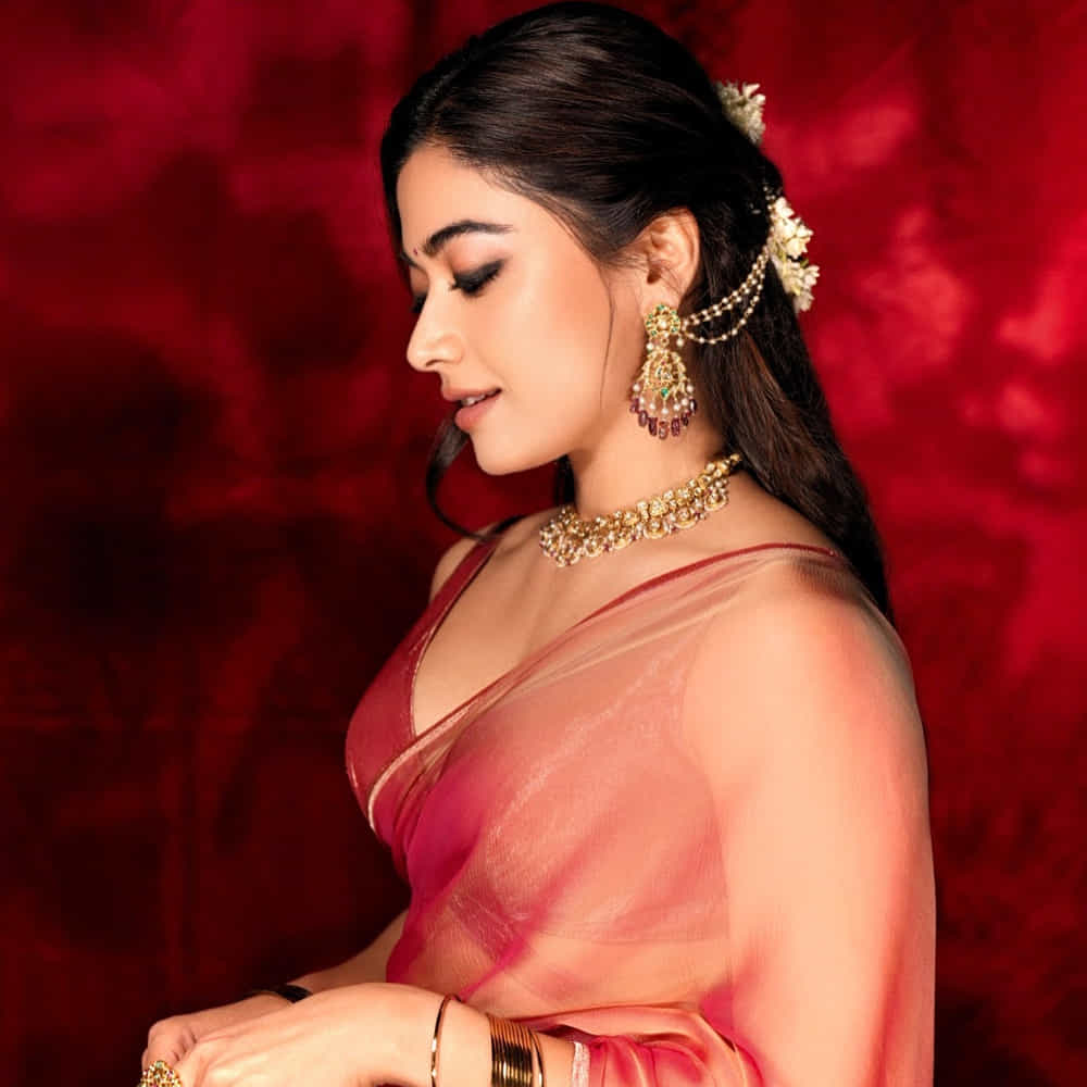 ఇటీవలే ఛావా, కుబేర చిత్రాలతో హిట్స్ అందుకున్న ఈ అమ్మడు.. రెయిన్ బో, గర్ల్ ఫ్రెండ్ చిత్రాల్లో నటిస్తుంది. ఇటీవలే మైసా సినిమా షూటింగ్ స్టార్ట్ చేసింది. రష్మిక వద్ద రేంజ్ రోవర్ స్పోర్ట్, ఆడి క్యూ3, మెర్సిడెస్ బెంజ్ సి-క్లాస్, టయోటా ఇన్నోవా, హ్యుందాయ్ క్రెటా కార్లు ఉన్నాయి.