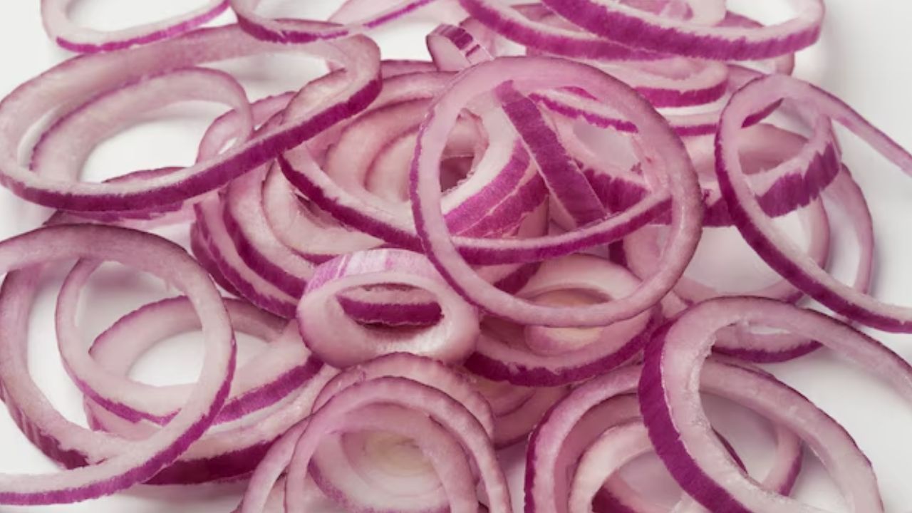 పచ్చి ఉల్లిగడ్డలు తింటే పొట్టలో ఏమౌతుందో తెలుసా..? నిపుణులు ఏం చెబుతున్నారంటే..?