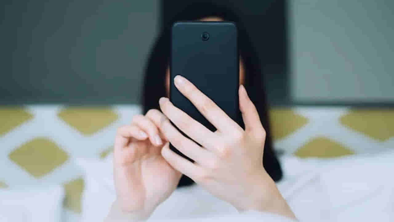 మొబైల్‌లో గంటల తరబడి రీల్స్ చూస్తున్నారా..? వామ్మో.. యమ డేంజర్‌..