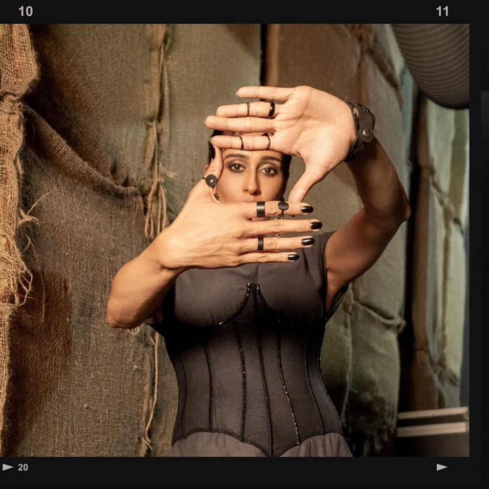 ఇలా తమిళ్, తెలుగు, హిందీ భాషల్లో సినిమాలు చేసింది. తమిళంలో పెద్దగా విజయం సాధించకపోయినా తెలుగులో మంచి క్రేజ్ తెచ్చుకుంది ఈ ముద్దుగుమ్మ. చివరిగా ఈ బ్యూటీ అజిత్ సినిమాలో నటించింది. అందం అభినయం ఉన్నా కూడా ఈ భామ ఆఫర్స్ అందుకోలేకపోతుంది.