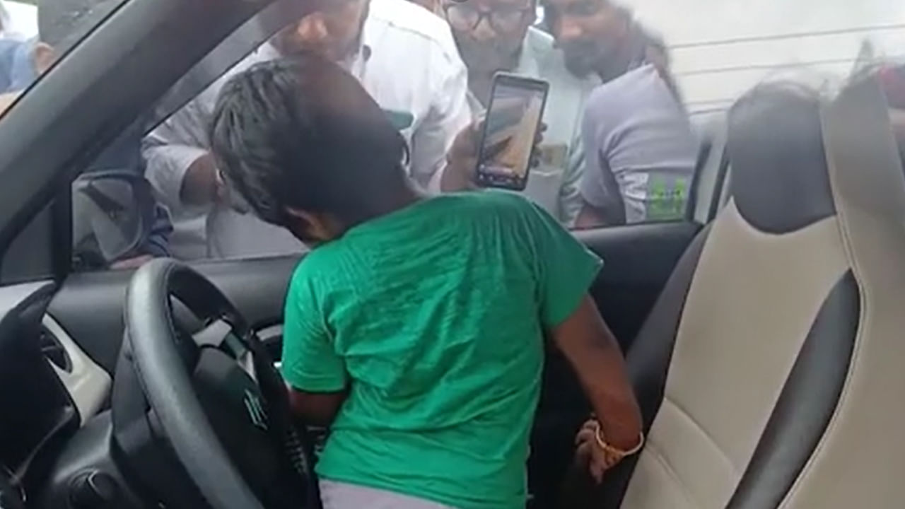 Hyderabad: స్వీట్స్ కొనదామని షాప్‌నకు వెళ్లారు.. ఇంతలో కారు డోర్ లాక్.. ఆ తర్వాత జరిగిందిదే