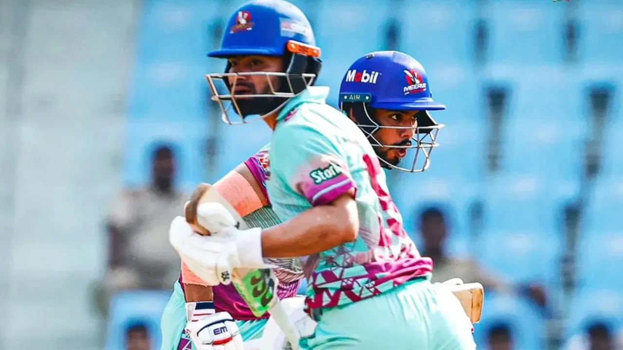 UP Premier League 2025: ఉత్తర ప్రదేశ్ ప్రీమియర్ లీగ్ (UPPL) 2025 20వ మ్యాచ్ భారతరత్న శ్రీ అటల్ బిహారీ వాజ్పేయి ఎకానా క్రికెట్ స్టేడియంలో జరిగింది. ఇందులో లక్నో ఫాల్కన్స్ మీరట్ మావెరిక్స్తో తలపడింది. ఈ మ్యాచ్లో, రింకు సింగ్ కెప్టెన్సీలో మీరట్ మావెరిక్స్ భారీ విజయాన్ని సాధించింది. మరోవైపు, లక్నో ఫాల్కన్స్ జట్టు పూర్తిగా విఫలమైంది. ఆ జట్టు బౌలర్లు ప్రత్యేకంగా ఏమీ చేయలేకపోయారు.