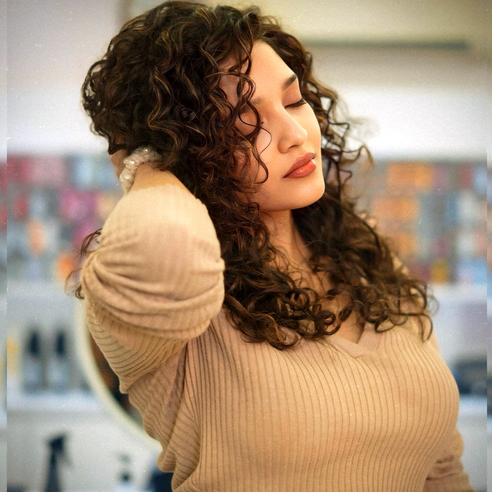 మొదట్లో నటనపై ఆసక్తి లేని రితిక తన మొదటి సినిమాతోనే మంచి మార్కులు కొట్టేసింది. తొలి సినిమానే సంచలన విజయం సాధించింది. స్పోర్ట్స్ తో పాటు ఆమె సినిమాలలో నటించడానికి ఆసక్తిని చూపించింది.