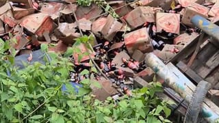 Hyderabad: చూస్తుండగానే.. కుప్పకూలిన పురాతన భవనం.. రెప్పపాటులో తప్పిన ప్రమాదం