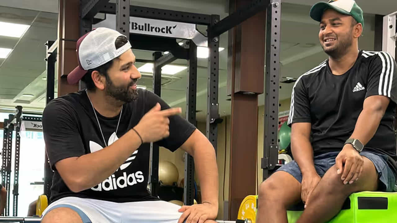 ఇటీవలే టీ20, టెస్ట్ క్రికెట్‌కు వీడ్కోలు పలికిన రోహిత్, ప్రస్తుతం కేవలం వన్డే ఫార్మాట్‌లో మాత్రమే కొనసాగుతున్నాడు. ఆస్ట్రేలియా సిరీస్‌కు ముందు అతని ఫిట్‌నెస్‌పై కొంత సందేహం నెలకొంది. ఈ నేపథ్యంలో ఈ ఫిట్‌నెస్ పరీక్షకు ప్రాధాన్యత పెరిగింది.