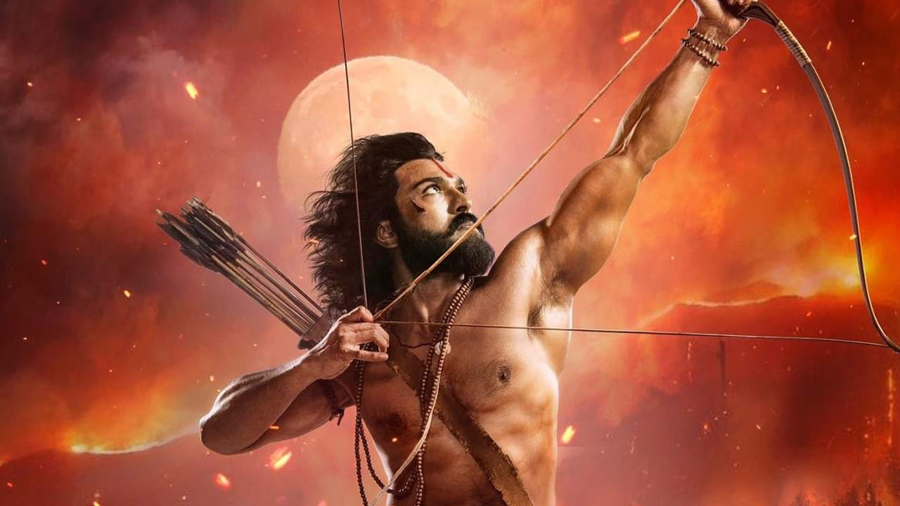 'నువ్వు చేసేది ధర్మయుద్ధమైతే.. ఆ యుద్ధాన్ని వెతుక్కుంటూ ఆయుధాలు వాటంతటవే వస్తాయి'  అంటూ ఆర్ఆర్ఆర్‎లో రామ్ చరణ్ చెప్పిన డైలాగ్‎కు థియేటర్‎  విజిల్స్‎తో దద్దరిల్లింది. 