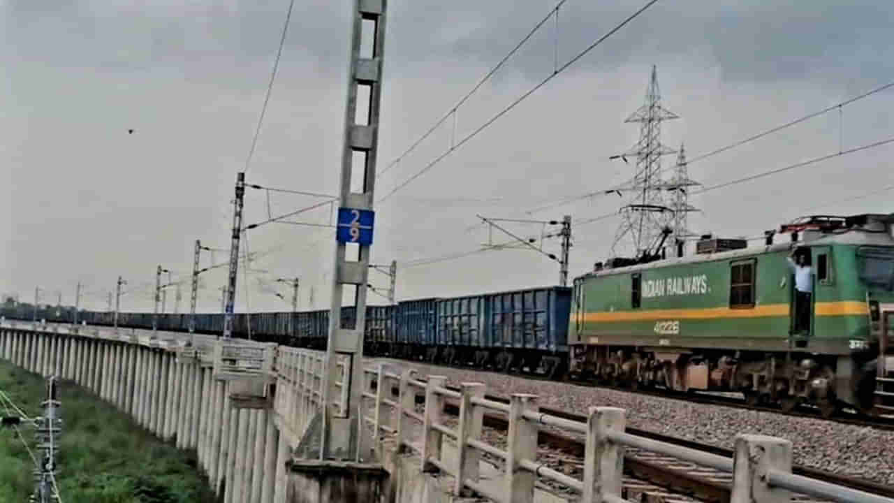 అమ్మ బాబోయ్.. 4.5 km పొడవైన రైలు! చరిత్ర సృష్టించిన భారతీయ రైల్వే