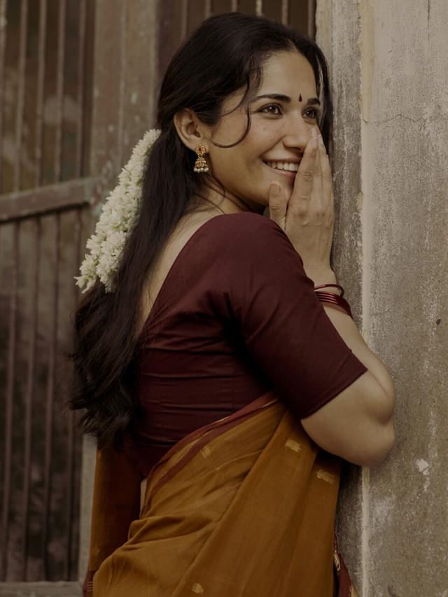 వయ్యారంగా విరాట్ మరదలు.. రుహాణి శర్మ అందాలు అదుర్స్