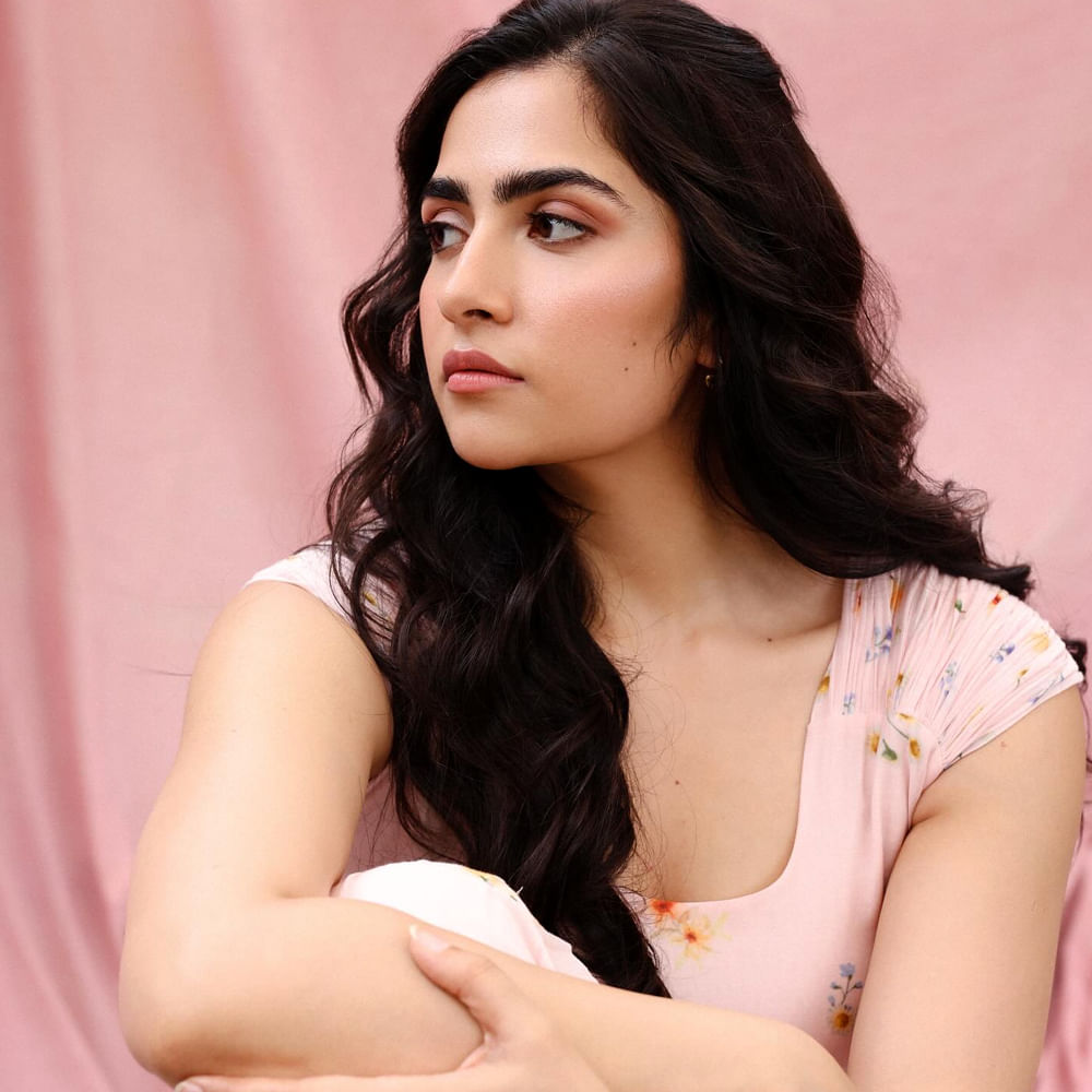 సుధీర్ వర్మ దర్శకత్వంలో తెతెరకెక్కిన ఈ సినిమా అంతగా ఆకట్టుకోలేదు. వీటితోపాటు కన్నడ, తెలుగులో మరిన్ని ఆఫర్స్ అందుకుంది. ఇటీవలే తమిళంలో విజయ్ సేతుపతి జోడిగా ఏస్ అనే సినిమాలో నటించింది. అలాగే ఎన్టీఆర్ ప్రశాంత్ నీల్ కాంబోలో రానున్న డ్రాగన్ సినిమాలో నటిస్తుంది.