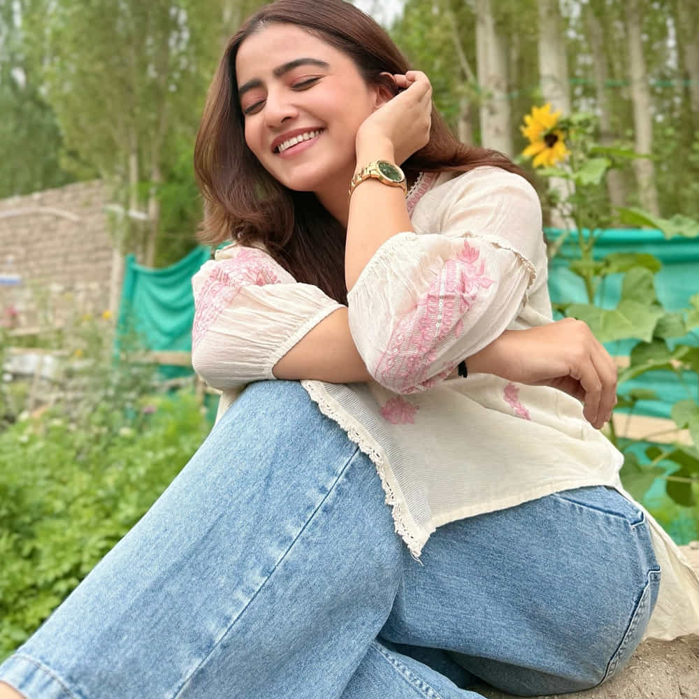 ఈ సినిమాలో అందం అభినయంతో ఆకట్టుకున్న ఈ వయ్యారి భామ. కృష్ణార్జున యుద్ధం సినిమాకంటే ముందు ఆకతాయి అనే సినిమాలో నటించింది. ఆ తర్వాత శిరీష్ హీరోగా నటించిన ఏబీసీడీ సినిమాలో నటించి మెప్పించింది రుక్సార్ ధిల్లన్. తన అందంతో కవ్వించింది రుక్సార్.