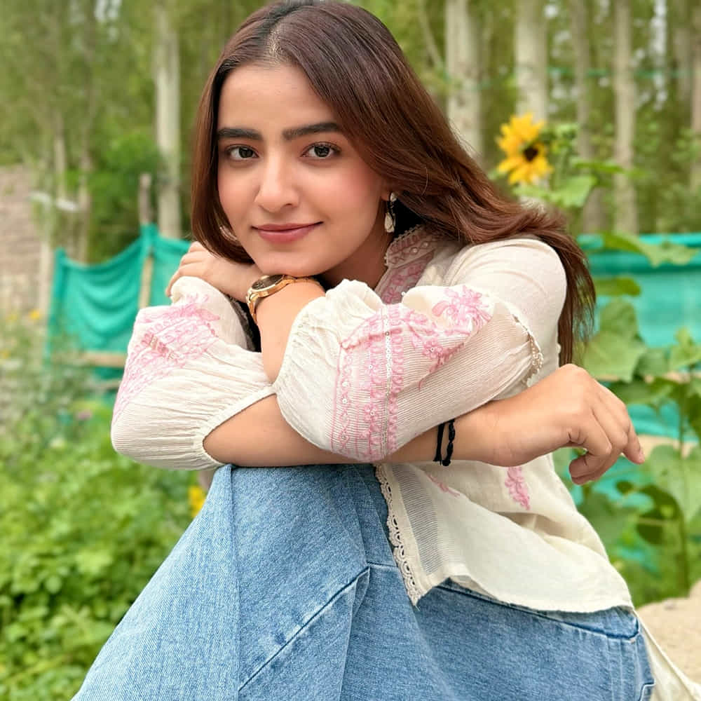 ఆతర్వాత విశ్వక్ సేన్ సినిమాలో ఛాన్స్ అందుకుంది. అశోకవనంలో అర్జున కల్యాణం సినిమాతో హిట్ అందుకుంది. ఆతర్వాత స్పార్క్ సినిమాలో నటించి మెప్పించింది ఈ అందాల భామ. అయితే ఈ చిన్నది సాలిడ్ హిట్ మాత్రం అందుకోలేక పోయింది.