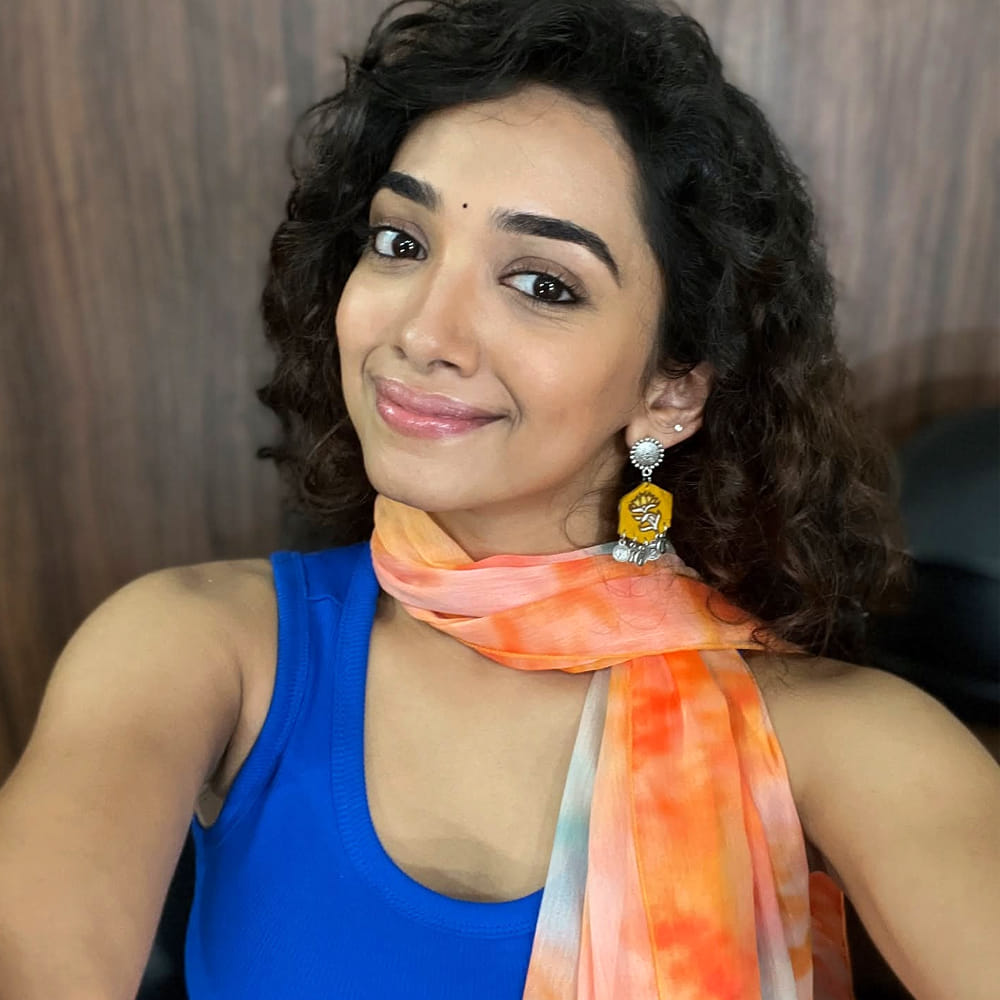 ఆ తర్వాత “పిట్ట కథలు”, “బిలాల్‌పూర్ పోలీస్ స్టేషన్”, “పుష్పక విమానం”, “మోస్ట్ ఎలిజిబుల్ బ్యాచ్‌లర్” వంటి చిత్రాల్లో నటించి ప్రేక్షకుల దృష్టిని ఆకర్షించింది ఈ వయ్యారి భామ. “పుష్పక విమానం”లో ఆమె షార్ట్ ఫిల్మ్ హీరోయిన్‌గా చేసిన పాత్ర ప్రేక్షకులను ఆకట్టుకుంది.