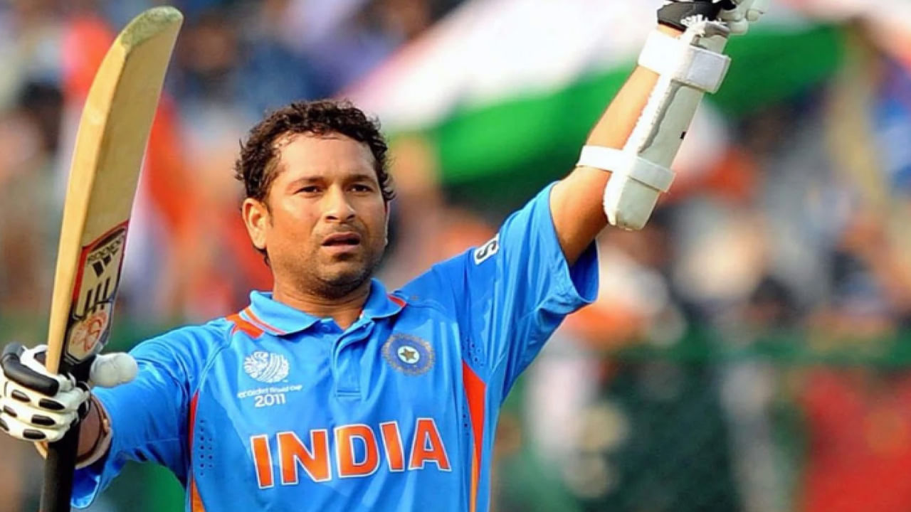 రెండవ స్థానంలో గొప్ప భారత బ్యాట్స్‌మన్ సచిన్ టెండూల్కర్ పేరు ఉంది. 1999 సంవత్సరంలో సచిన్ టెండూల్కర్ ఒక ఓవర్‌లో 28 పరుగులు చేశాడు. ఈ మ్యాచ్‌లో, సచిన్ టెండూల్కర్ 186 పరుగుల అద్భుతమైన ఇన్నింగ్స్ ఆడాడు.