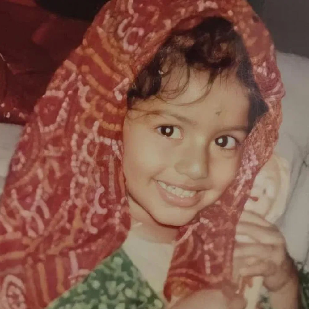 గ్లామర్ షోకు దూరంగా ఉంటూ సంప్రదాయ లుక్ లో కనిపిస్తూనే సినిమా ప్రపంచాన్ని ఏలేస్తుంది. ఈ అమ్మడు నటనకు, వ్యక్తిత్వానికి కోట్లాది మంది జనాలు ఫిదా అయ్యారు. ఆమెకు యూత్ ఫాలోయింగ్ ఎక్కువే. కంటెంట్ ప్రాధాన్యత ఉన్న సినిమాలు ఎంచుకుంటుంది.