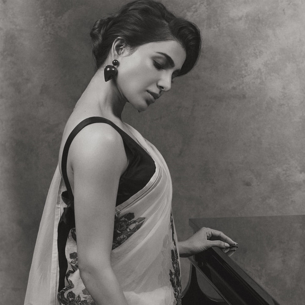 2023లో  రిలీజ్ అయిన ఖుషి సినిమా తరువాత మళ్లీ బిగ్ స్క్రీన్ మీద కనిపించలేదు సమంత. మా ఇంటి బంగారం పేరుతో సొంత బ్యానర్‌లో మూవీ ఎనౌన్స్ చేసినా అది సెట్స్ మీదకు రాలేదు. 
