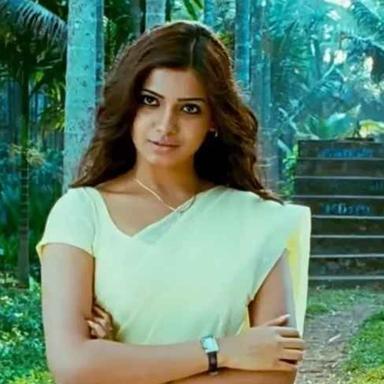 దర్శకుడు గౌతమ్ వాసుదేవ్ మీనన్ డైరెక్షన్‌లో నాగచైతన్య నటించిన ఏ మాయ చేశావో సినిమాతో సమంత ఇండస్ట్రీ ఎంట్రీ ఇచ్చింది.  ఇందులో సమంత జెస్సీ పాత్రలో నటించింది. ఈ రొమాంటిక్ లవ్ స్టోరీలో సమంత నటన, సహజమైన అందం చూసి అందరూ ఆశ్చర్యపోయారు. రిలీజ్ అయిన వెంటనే ఈ సినిమా మంచి క్రేజ్ తెచ్చింది, సమంతకు తెలుగు సినీ పరిశ్రమలో స్థిరమైన స్థానం ఇచ్చింది. మంతకి ఉత్తమ నటి (Filmfare Award for Best Debut – South) అవార్డు కూడా వచ్చింది.