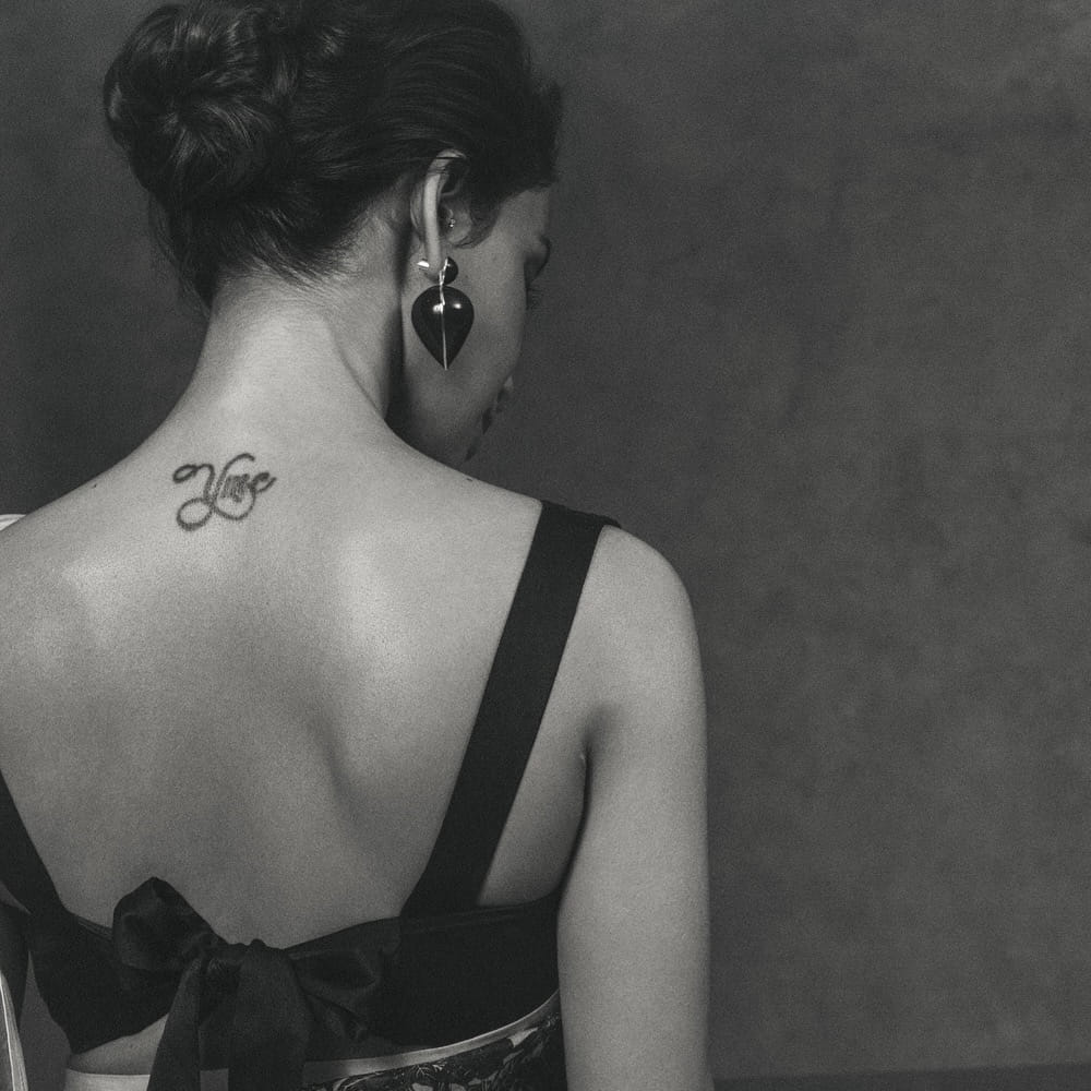 ఆన్‌లైన్‌ నెగెటివిటీని మనం కంట్రోల్ చేయాలి గానీ, అది మనల్ని కంట్రోల్‌ చేసే పరిస్థితి ఉండకూడదన్నారు. ప్రజెంట్ రాజ్‌ అండ్ డీకే రూపొందిస్తున్న వెబ్‌ సిరీస్‌ రక్త్‌ బ్రహ్మండ్‌లో నటిస్తున్నారు సామ్‌.