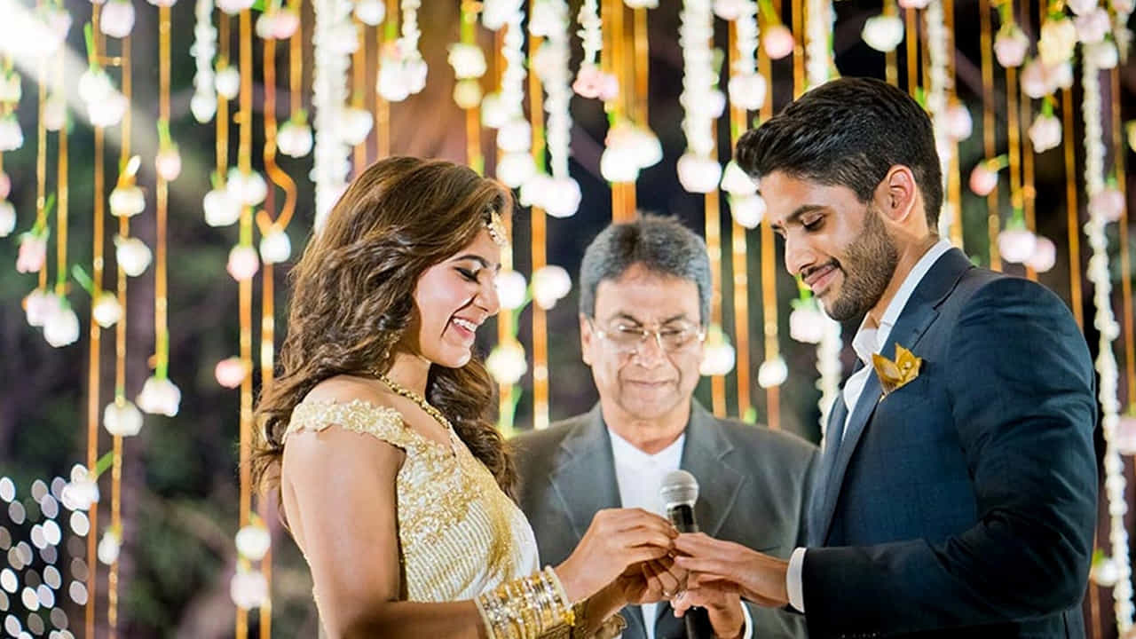 అయితే చాలా రోజుల తర్వాత  విడాకుల గురించి మరో న్యూస్ సోసల్ మీడియాలో తెగ వైరల్ అవుతుంది. అది ఏమిటంటే? రీసెంట్‌గా ఓ ఇంటర్వ్యూలో పాల్గొన్న నాగచైతన్య మేనత్త నాగ సుశీల  చైతూ, సామ్ విడాకులపై షాకింగ్ కామెంట్స్ చేసింది. ఆమె మాట్లాడుతూ.. సమంత, చైతూ మేము పెళ్లి చేసుకుంటాము అని అడిగినప్పుడూ మేము నో చెప్పలేదు. తర్వాత వారిద్దరూ విడిపోవాలని నిర్ణయించుకొని, విడాకులు తీసుకుంటామని అడిగినప్పుడూ మేము నో చెప్పలేదు. వాళ్లను బ్లేమ్ చేయలేదు, వారి నిర్ణయాన్ని వారికే వదిలేసాం అంటూ చెప్పుకొచ్చింది. ప్రస్తుతం ఆమె చేసిన ఈ కామెట్స్ నెట్టింట తెగ వైరల్ అవుతున్నాయి.