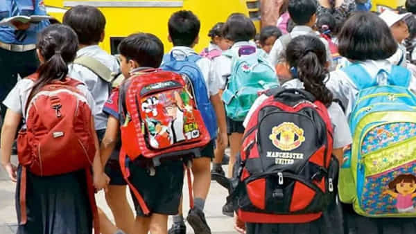 School Holiday: విద్యార్థులకు తీపి కబురు.. తెలుగు రాష్ట్రాల్లో బుధవారం పాఠశాలలు బంద్!